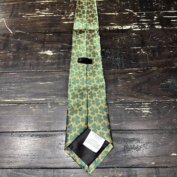Men’s Shamrock Tie - Picture 4 of 7